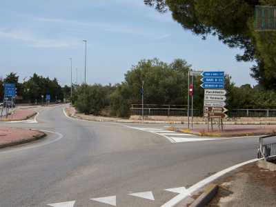 Parchitello � raggiungibile da Bari immettendosi sulla statale 16 in direzione Brindisi e uscendo allo svincolo Torre a Mare-Noicattaro. Ci ritroviamo cos� su via Dogali, strada che dopo qualche decina di metri prende il nome di provinciale 57, affiancando la lussureggiante Lama Giotta